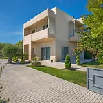 Rainbow Luxurious Villa In Ialysos